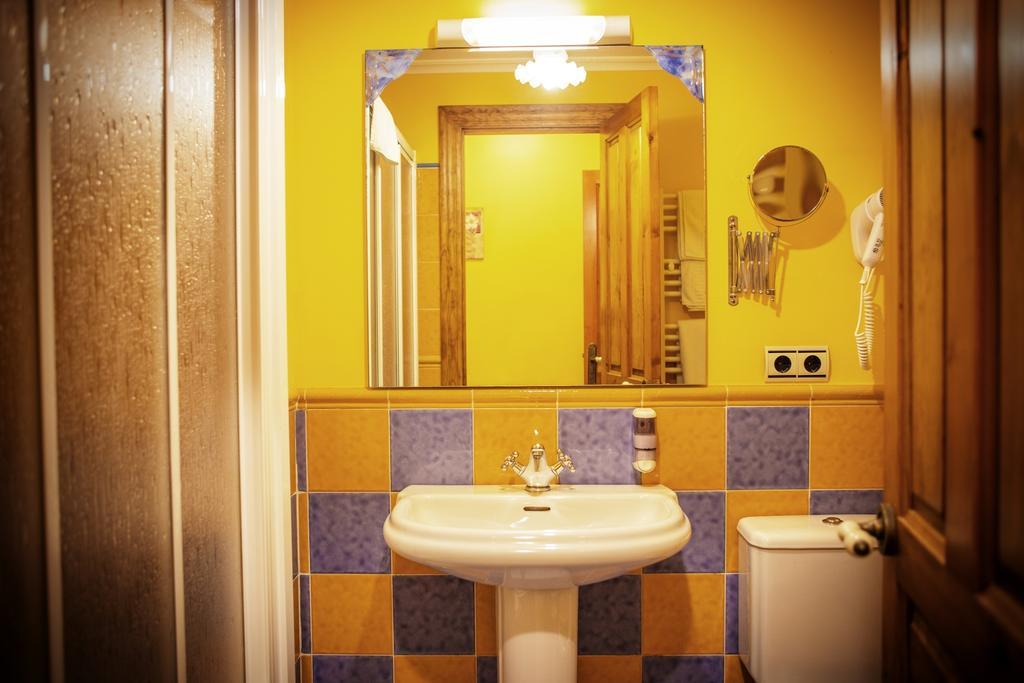 Hosteria Los Laureles Noja Room photo